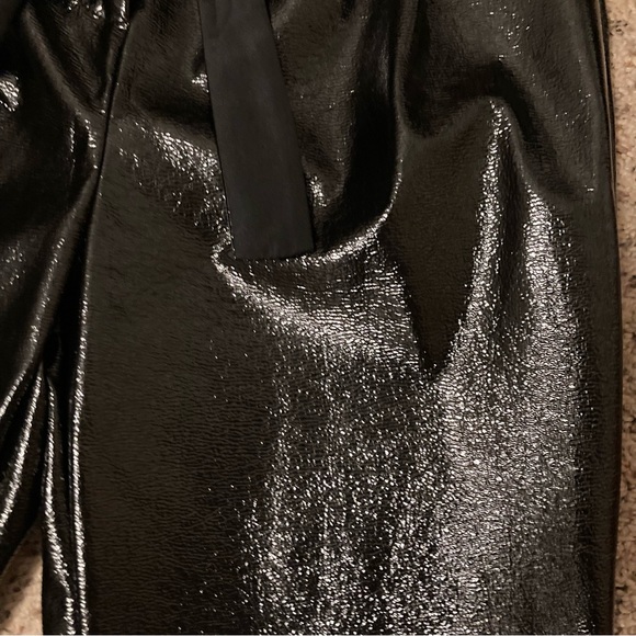 Who What Wear shiny textured pleather faux leather pleated ankle pant with belt - Picture 4 of 4